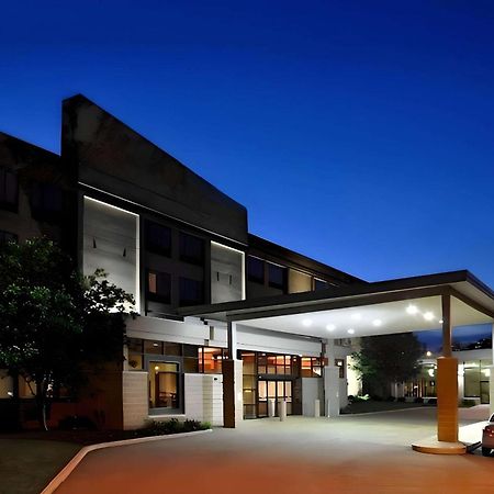 Comfort Suites Milwaukee West Exterior foto