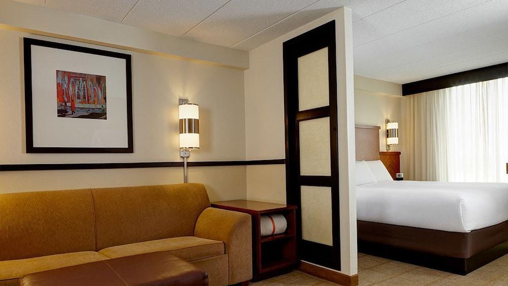 Comfort Suites Milwaukee West Exterior foto