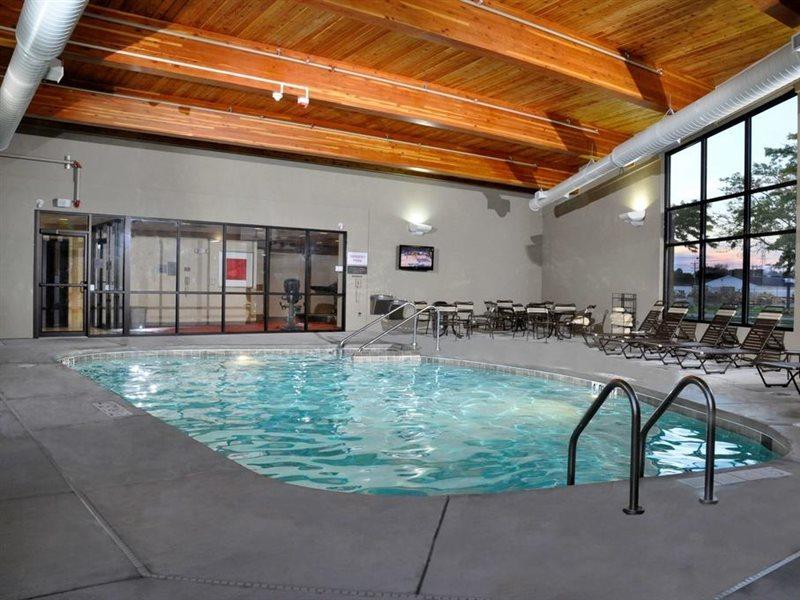 Comfort Suites Milwaukee West Exterior foto