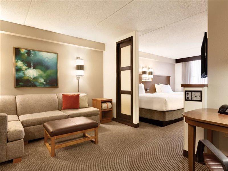 Comfort Suites Milwaukee West Exterior foto