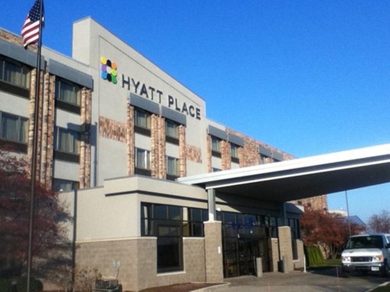 Comfort Suites Milwaukee West Exterior foto