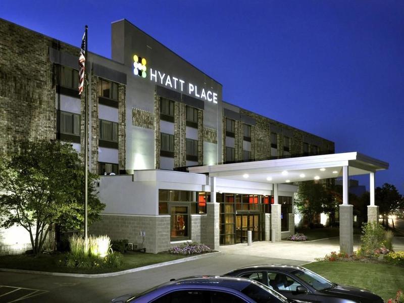 Comfort Suites Milwaukee West Exterior foto